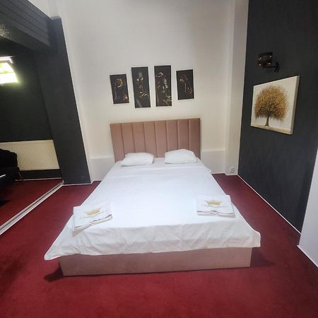 Karma Hotel Bukares Bagian luar foto