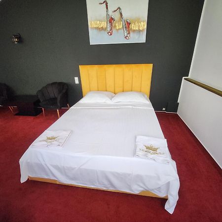 Karma Hotel Bukares Bagian luar foto