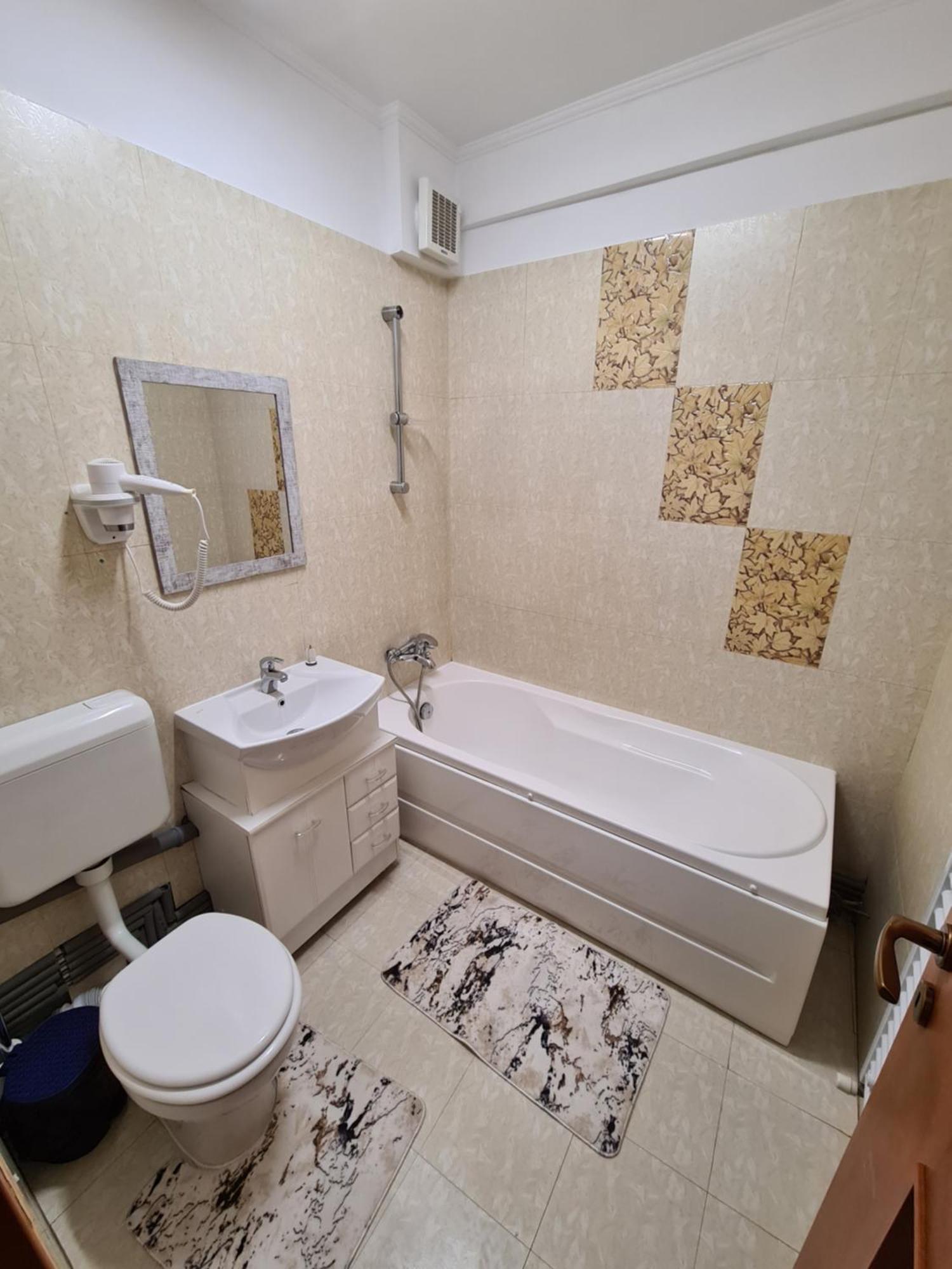 Karma Hotel Bukares Bagian luar foto