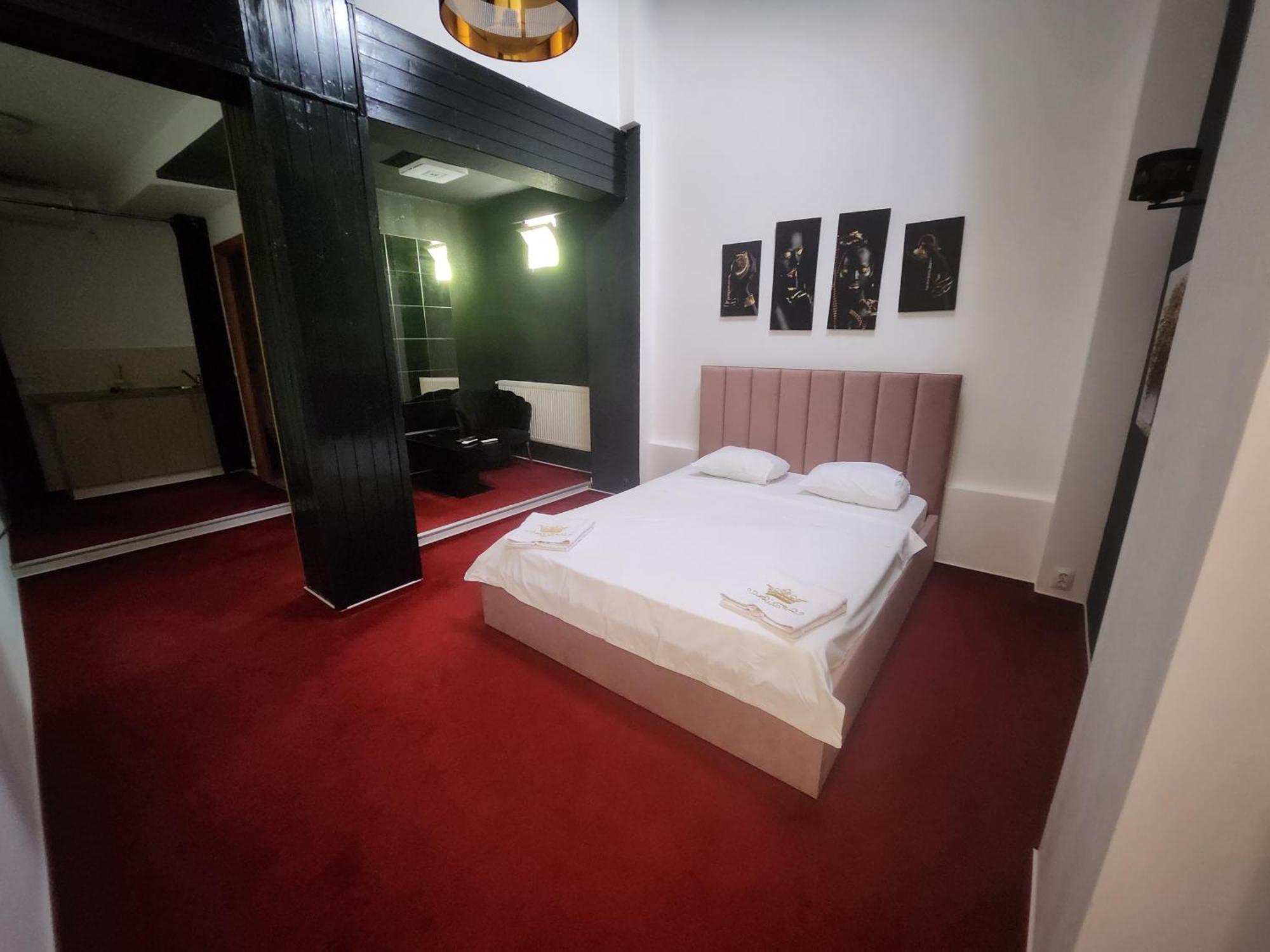 Karma Hotel Bukares Bagian luar foto